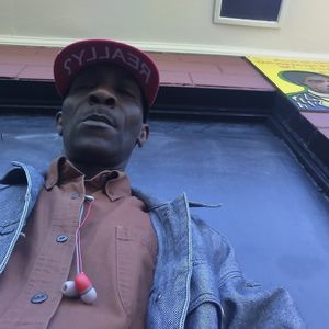 Meet your Posher, Gregory